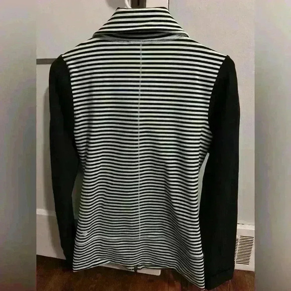 Lululemon Daily Yoga Mint Moment Full Zip Jacket Black/Mint Green Stripe - Picture 3 of 4